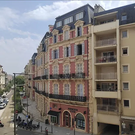 With Balcony 2 Steps From The Apartman Biarritz