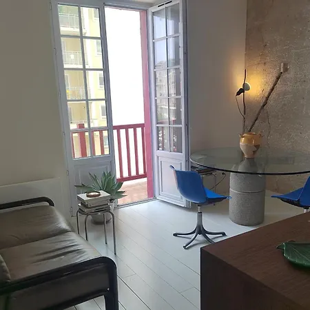 With Balcony 2 Steps From The * Biarritz