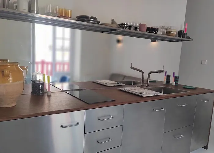 With Balcony 2 Steps From The Apartman Biarritz