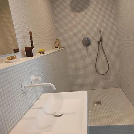 Apartment With Balcony 2 Steps From The