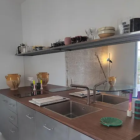 With Balcony 2 Steps From The Apartament