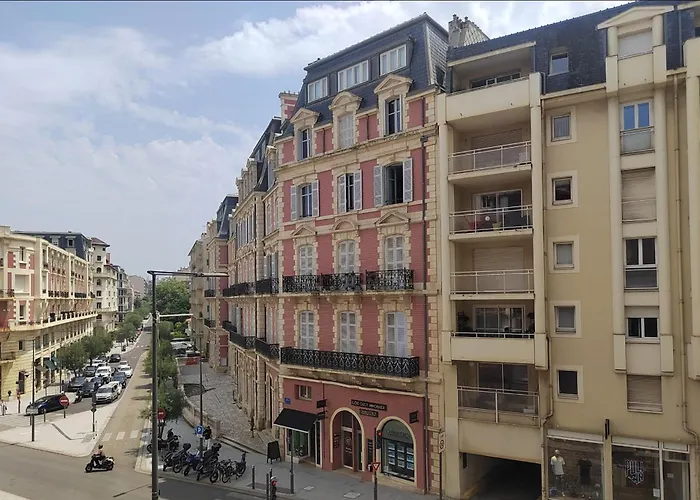 With Balcony 2 Steps From The Apartment Biarritz