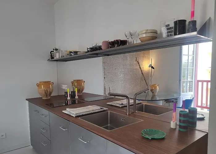 With Balcony 2 Steps From The Apartment